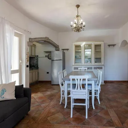 Ampia Con Piscina E Vista Per 12 Persone *