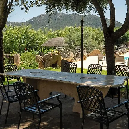 Ampia Con Piscina E Vista Per 12 Persone * Olbia