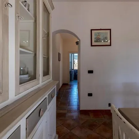 Ampia Con Piscina E Vista Per 12 Persone